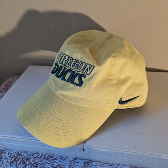 Nike Yellow Oregon Ducks Hat - Picture 2 of 8